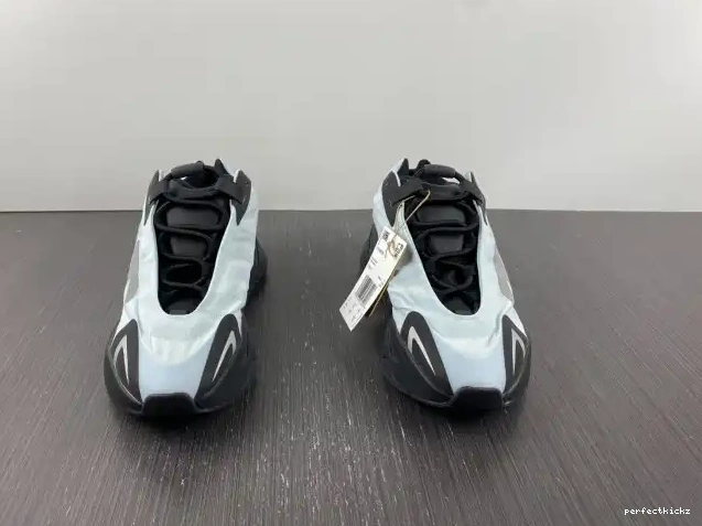 MNVN Adidas Blue Tint Boost GZ0711 700 Yeezy 0702
